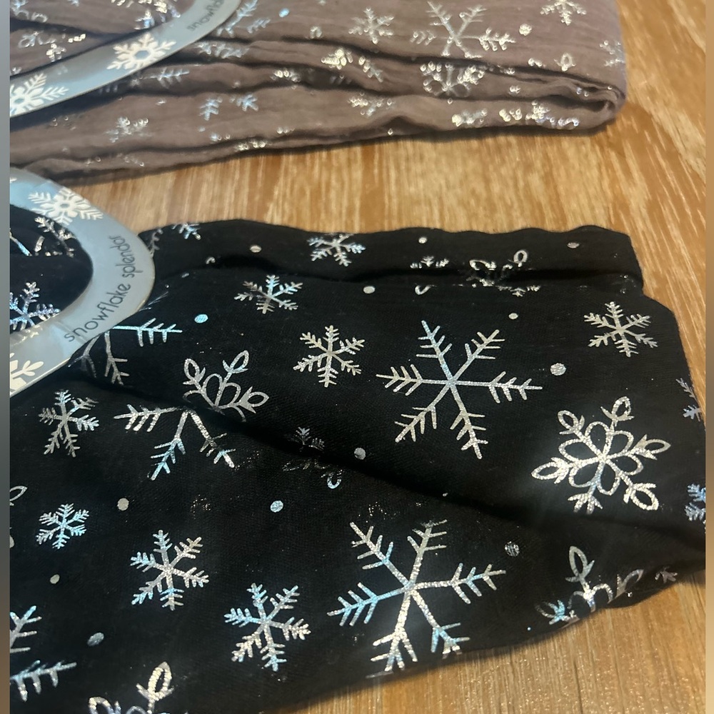 Lavello Snowflake Splendor Scarf Set - Picture 4 of 8